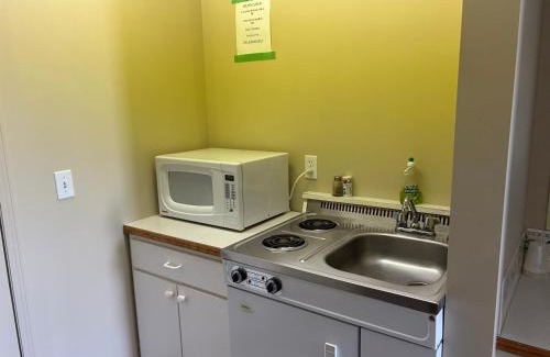 Sundre Hotel | The King's Motel