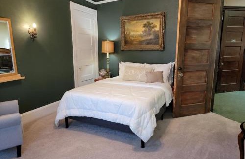 Downtown Toledo Bed & Breakfast | The Kings Throne Inn and Guest House