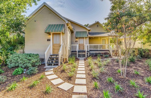 Old East Hill Apartment | The Kitchen: Cozy Historic Retreat in East Hill Preservation District!