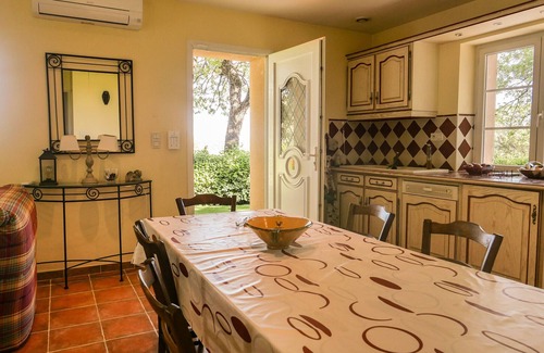 Saint-Paul-Trois-Chateaux Ski Chalet | The Little House on the Hill with Pool and Petanque Court – Drôme Provençale