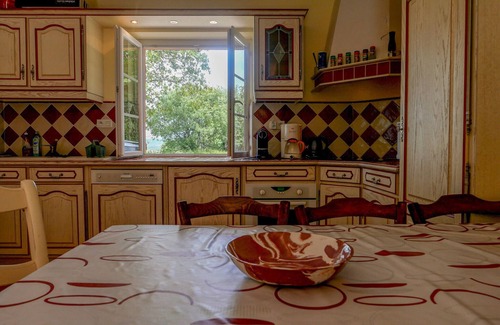 Saint-Paul-Trois-Chateaux Ski Chalet | The Little House on the Hill with Pool and Petanque Court – Drôme Provençale