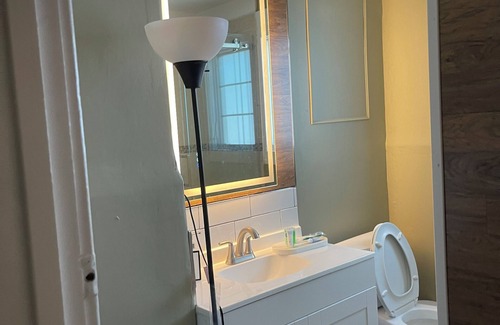 North Buffalo House | The L's Luxury 1- Newly renovated Downstairs Apartment