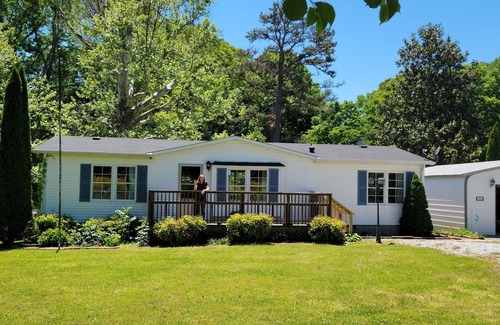 Ten Mile House | The Lake House, vacation at the lake shore