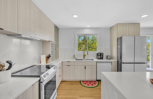 Hendersonville House | The Lakehouse- pool, hot tub, lakefront