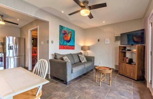 Mid America House | The Lakeside Cottage