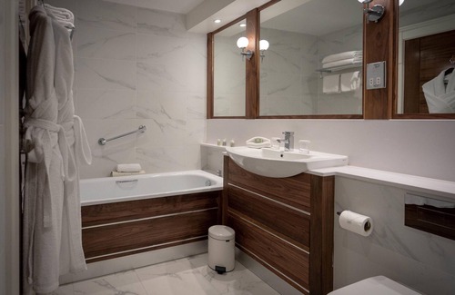 Ballina Hotel | The Lakeside Hotel & Leisure Centre