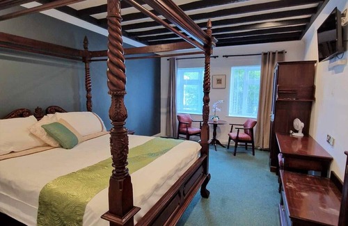 Tarbert Hotel | The Lanterns Hotel