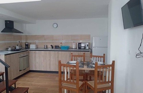 Albolote Apartment | The lapwing and the ovenbird Background