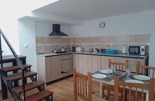 Albolote Apartment | The lapwing and the ovenbird Background