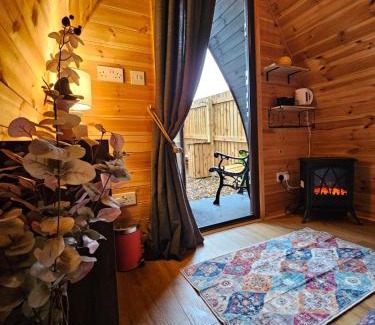 Poulton-le-Fylde House | The Laurels - Wood Fired Hot Tub and Firepit