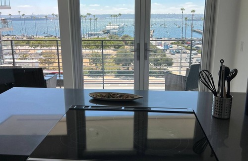 East Village Apartment | The Lavender – Bright & Cozy 2-Bedroom Apartment with WiFi,GYM & AC