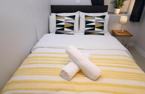 Bracknell House | The Lavenders