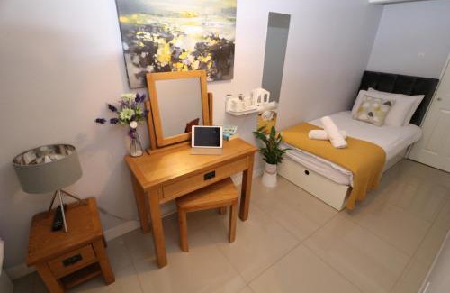 Bracknell House | The Lavenders