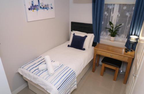 Bracknell House | The Lavenders