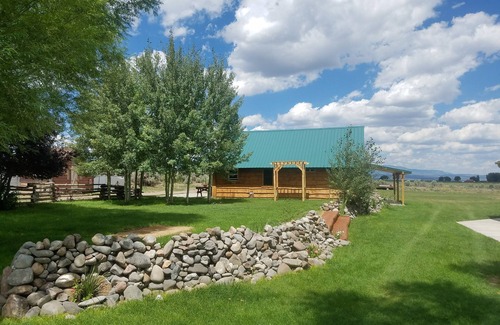 Panguitch Apartment | The Lazy Ass Ranch. The National Parks Room