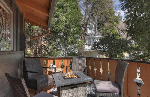 Crestline House | The Lazy Bear Cabin - For 6