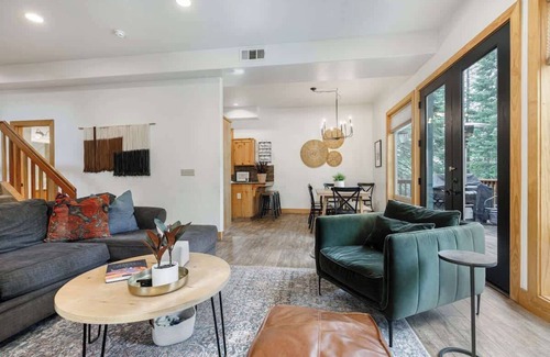 Shaver Lake Cabin | The Lazy Pines Lodge w/Pool Table & BBQ Grill