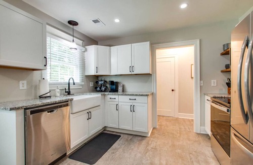Murfreesboro House | The Leaf Lodge - Walking Distance to MTSU 3Bed/2Ba