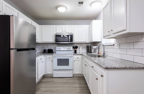Griffin Gate House | The Lexington Lux l Quaint & Cozy l Horse Park