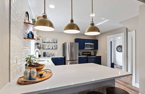 Lake Geneva House | The Lighthouse: Walk to Downtown, Firepit, Private Parking for 6 cars, Sleeps 10
