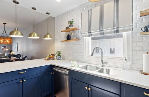 Lake Geneva House | The Lighthouse: Walk to Downtown, Firepit, Private Parking for 6 cars, Sleeps 10