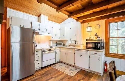 Rolling Wood House | The Lil' Sipp, Discount rate for S. Carolina game!