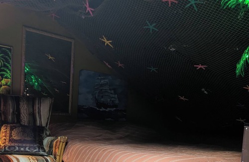 Germantown Apartment | The Limbo Tropical Bnb - Cast Your Troubles Away