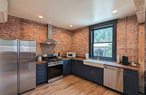 Wallace Apartment | The Linden Lofts at Albertini’s- Downtown Luxury Lofts #1