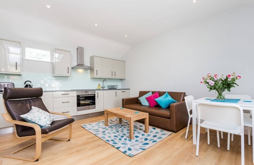 Richmond-upon-Thames Apartment | The Lion Gate Mews