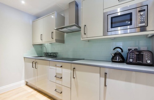 Richmond-upon-Thames Apartment | The Lion Gate Mews