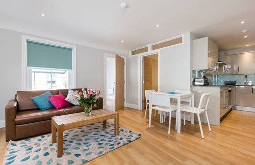 Richmond-upon-Thames Apartment | The Lion Gate Mews