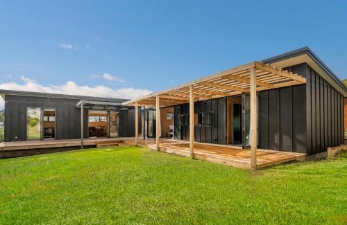 Whangapoua House | The Little Bach at Whangapoua