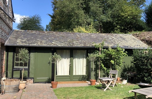 Ouville-la-Riviere House | The little cottage: between land and sea