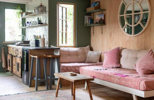 Saint Kew Apartment | The Little Green Cabin