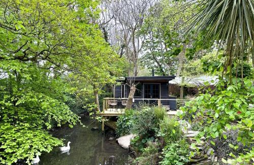 Saint Kew Apartment | The Little Green Cabin
