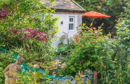 Hull House | The Little House In Hull