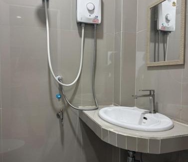 Chaloklum Apartment | The Little House