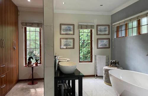 Greater Johannesburg Metropolitan Area Apartment | The Little Mongrel Deluxe Space Bryanston