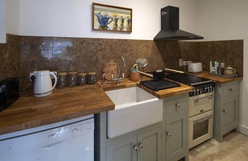 Moreton-in-Marsh Cottage | The Little Window, Classic Cotswolds Cottage