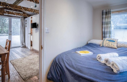 Castlemartin Apartment | The Lodge - 1 Bedroom - Freshwest Beach Retreat