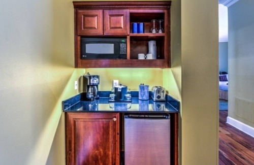 French Quarter Apartment | The Lodge Alley Inn, Charleston, South Carolina, Studio
