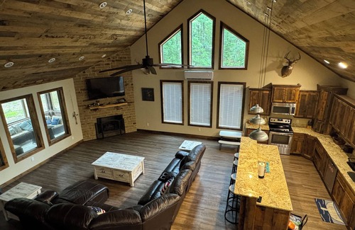 Murfreesboro House | The Lodge at Cowhide Cove Lake Greeson Murfreesboro