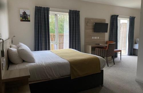 Perth Cabin | The Lodge At Perth Racecourse