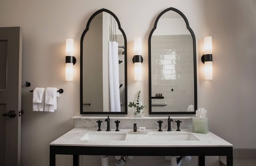 Kirkland Hotel | The Lodge at St Edward Park