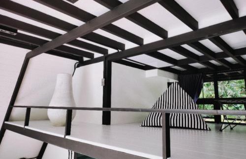 Lan Saka Bed & Breakfast | The Lodge At The Creek Haus