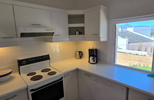 Somerset West Apartment | The Lodge vacation apartment Rue Montpellier Somerset West Cape Town South Africa