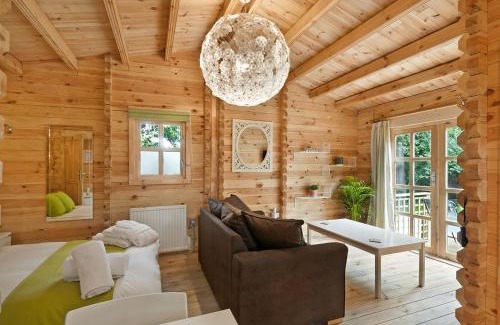 Maidstone House | The Lodge with hot tub