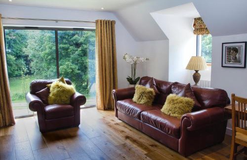Cheltenham Apartment | The Loft at Hewletts Farm - Stunning Apartment on The Cotswold Way Close to Cheltenham