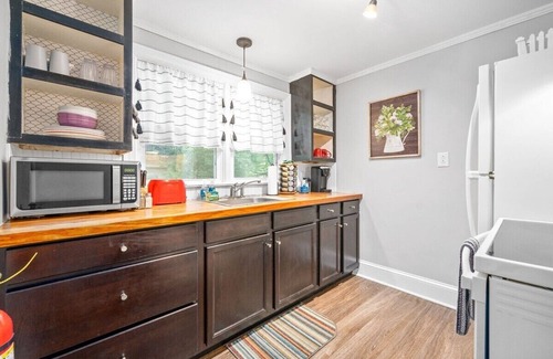 Clarksville House | The Loft at Madison Terrace - Private Unit (102 Madison Terrace)