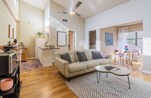 Lakeland House | The Loft at Raintree